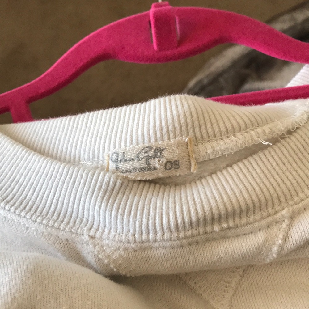 white pullover - Picture 3 of 3